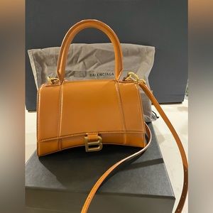 ❌SOLD❌ Balenciaga small hourglass smooth leather handbag